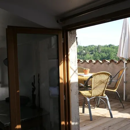 Feriehus D'hote Avec Terrasse Privee Plein Sud, Vue, Yoga Et Terrain De Loisir Prive Au Bord Du Montagnac (Alpes-de-Haute-Provence)