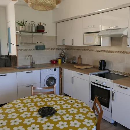 Feriehus D'hote Avec Terrasse Privee Plein Sud, Vue, Yoga Et Terrain De Loisir Prive Au Bord Du