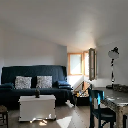 D'hote Avec Terrasse Privee Plein Sud, Vue, Yoga Et Terrain De Loisir Prive Au Bord Du Montagnac (Alpes-de-Haute-Provence)